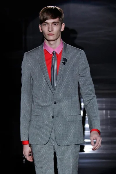 Look 12